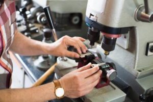 Locksmith in Kansas City Area automotive locksmith car key replacement key made 